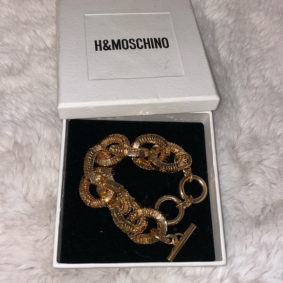 New in box H&M Moschino chunky gold bracelet - Picture 1 of 3